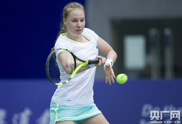 是用铁锅敲 是用铁锅敲