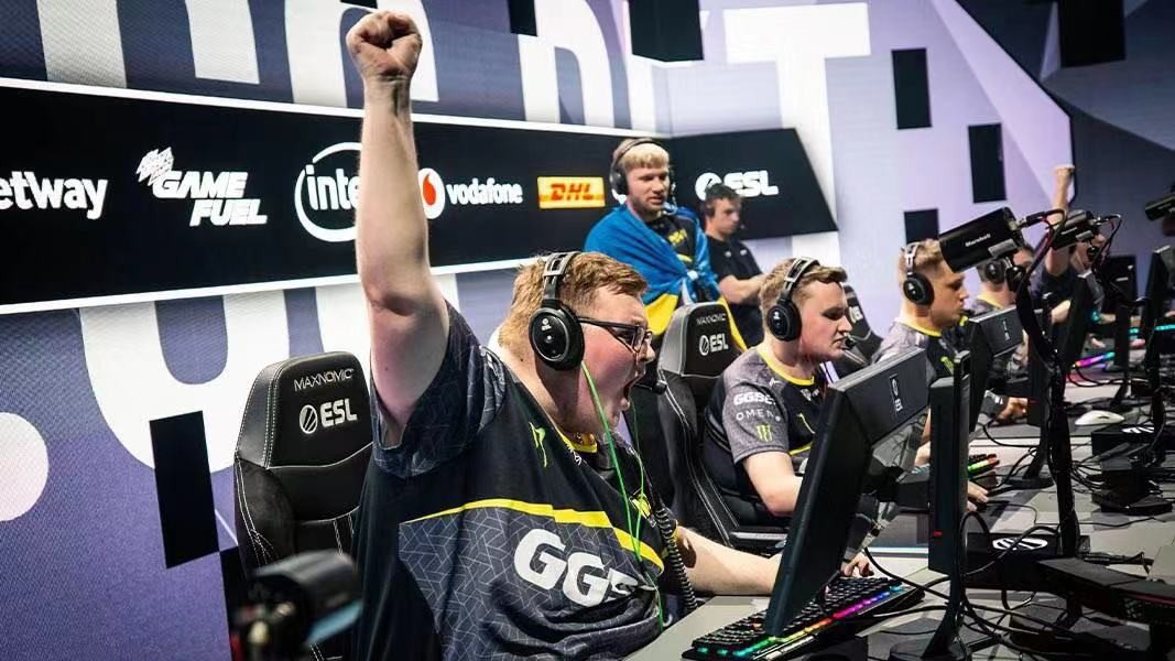 一再暴露 一再暴露