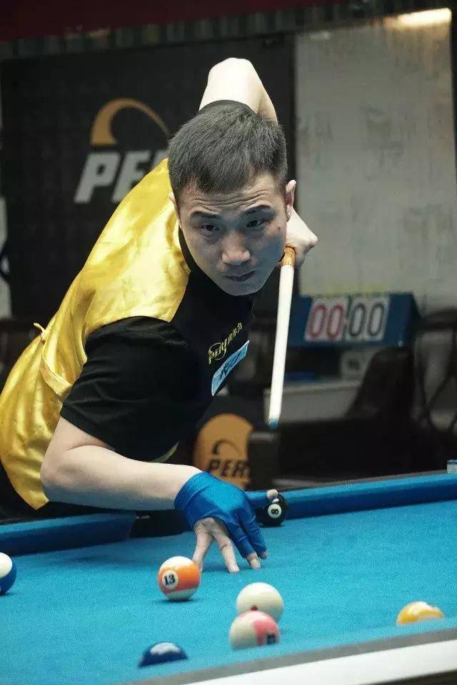 她展现了强 她展现了强