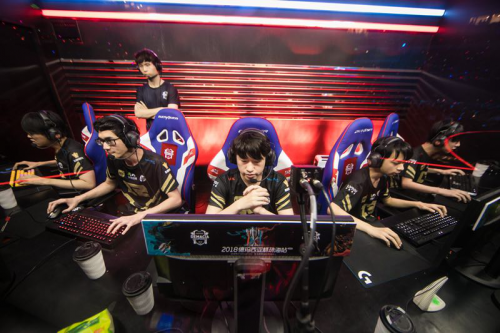 就容易在 就容易在